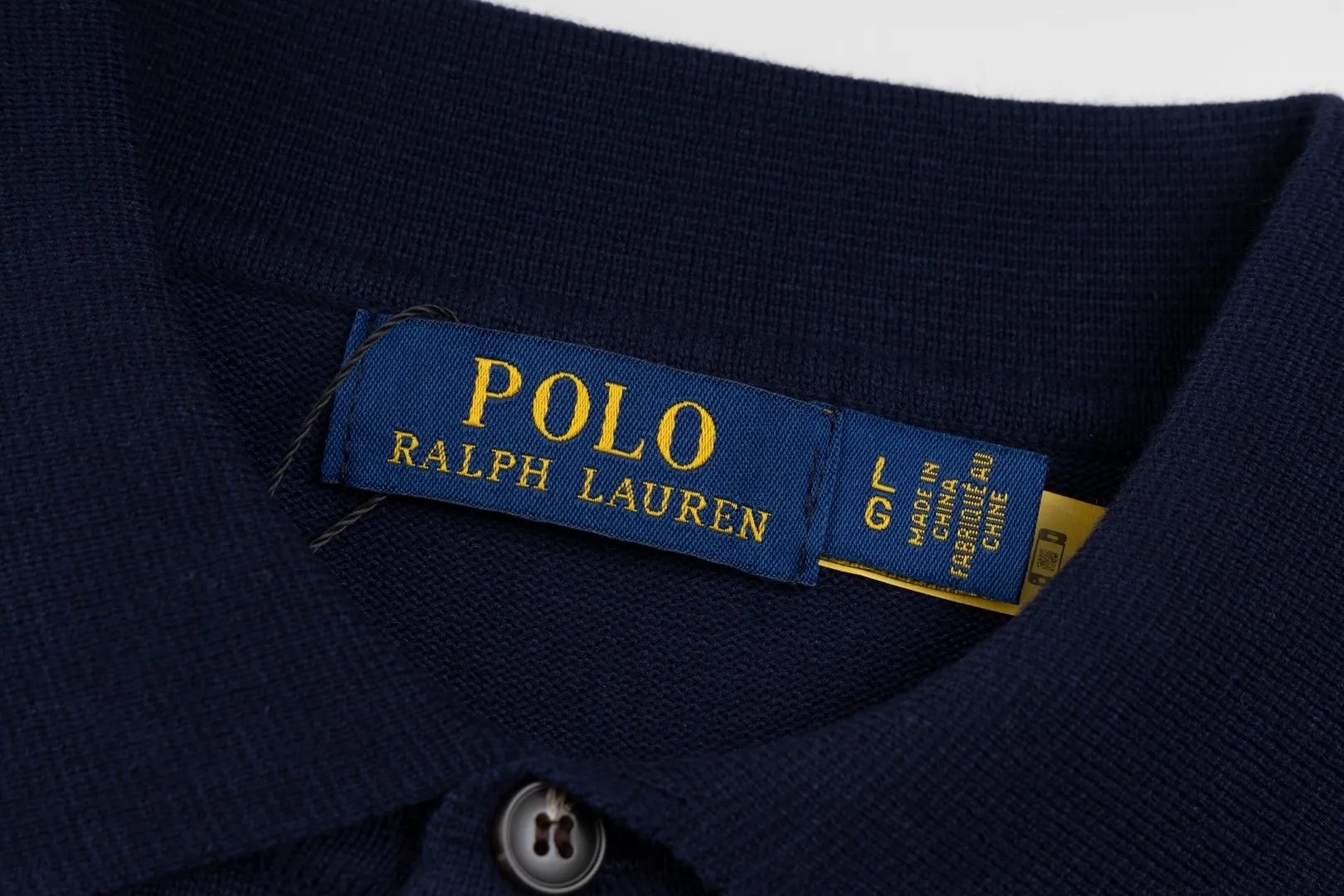 P206 Style number: R07 Ralph Lauren knitted pony embroidered lapel polo shirt three-button pullover open chest long-sleeved sweater. Official website synchronized. Same style for men and women. Classic cotton yarn. 100% white cotton. High-quality goods. Classic style has always been very popular! The workmanship details are very good! The simple lapel polo pullover sweater is always the standard, with classic brand embroidery on the chest! All major stars have the same style! Best for couples. High quality goods! Xinjiang cotton micro-elastic and smooth fabric is of great quality. Pure cotton is soft and skin-friendly. Color #White Blue Gray Dark Gray Khaki Military Green Navy White Label Navy Blue Red Label Black Red Label Black White Label Pink Size#S M L